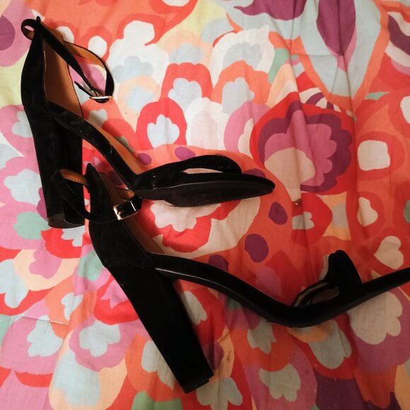 Women Shoe Republic Velvet Heels, 9, New - Picture 4 of 5